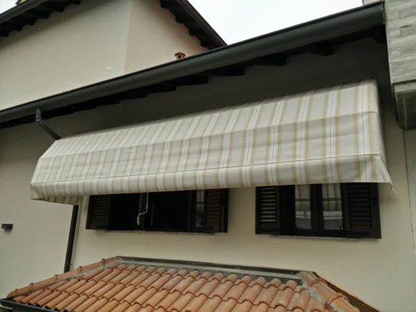 Installazione tenda cappottina ad argano centrale
