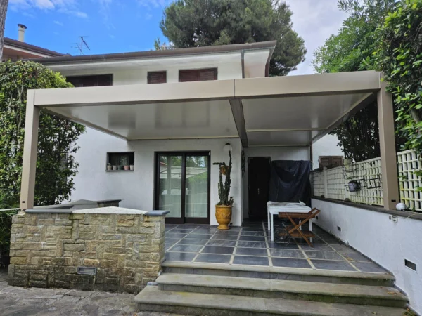 Pergola a telo fisso personalizzata