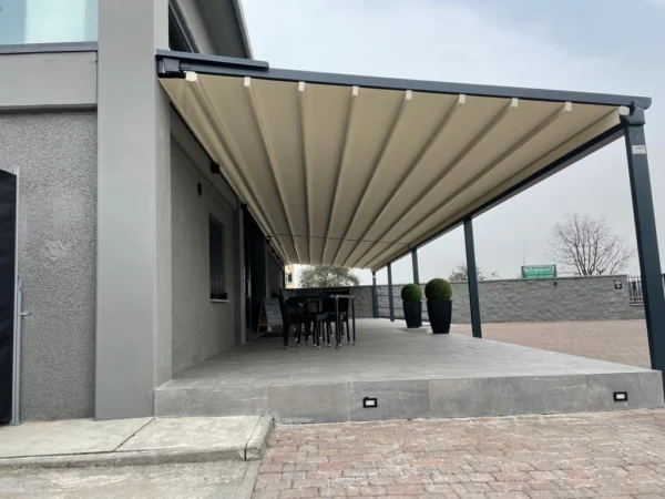 Pergola con telo a scorrimento