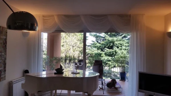 Tende a drappeggio con corde laterali