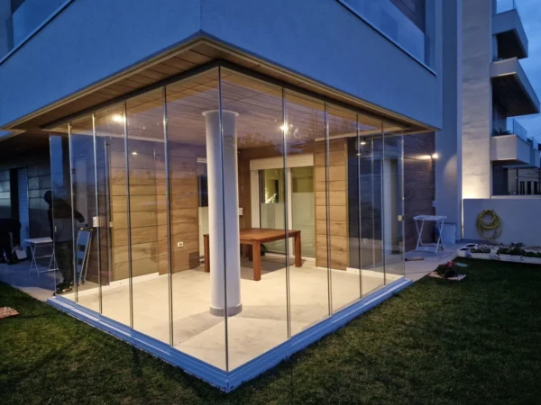 Vetrata panoramica ad angolo